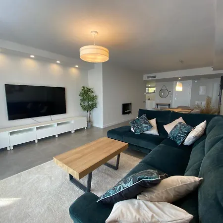 Apartment Luxurious With Seaview In Sunny Manilva