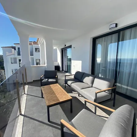 Luxurious With Seaview In Sunny Apartment *