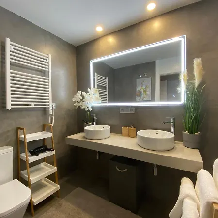 Luxurious With Seaview In Sunny Apartment *