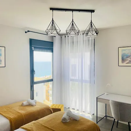Luxurious With Seaview In Sunny Apartment