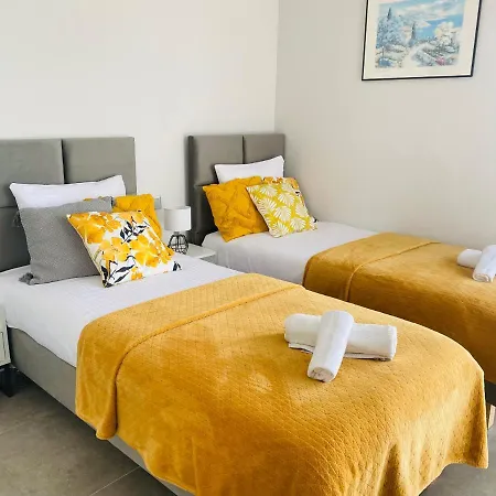 Luxurious With Seaview In Sunny